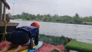 คลิปxไทย ไปเล่น Wakeboard ที่สมุทรปราการ แล้วเกิดอารมย์เงี่ยเลยต้องชวนแฟนไปเอากันในห้องน้ำ