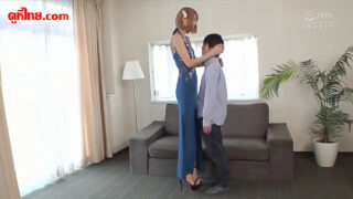 Asian Tall เย็ดกัยสาวญี่ปุ่นตัวสูง 2เมตรหัวผู้ชายถึงนมพอดี หนุ่มหน้าตาซื่อๆโดนจับเสียวแก้ผ้ารีดน้ำว่าว อสุจิแตกจนเพลีย